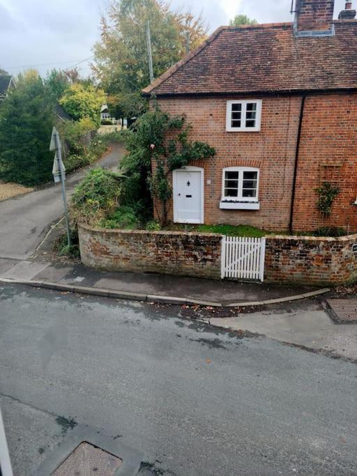 Gorgeous 2 Bedroom Kintbury Cottage ภายนอก รูปภาพ